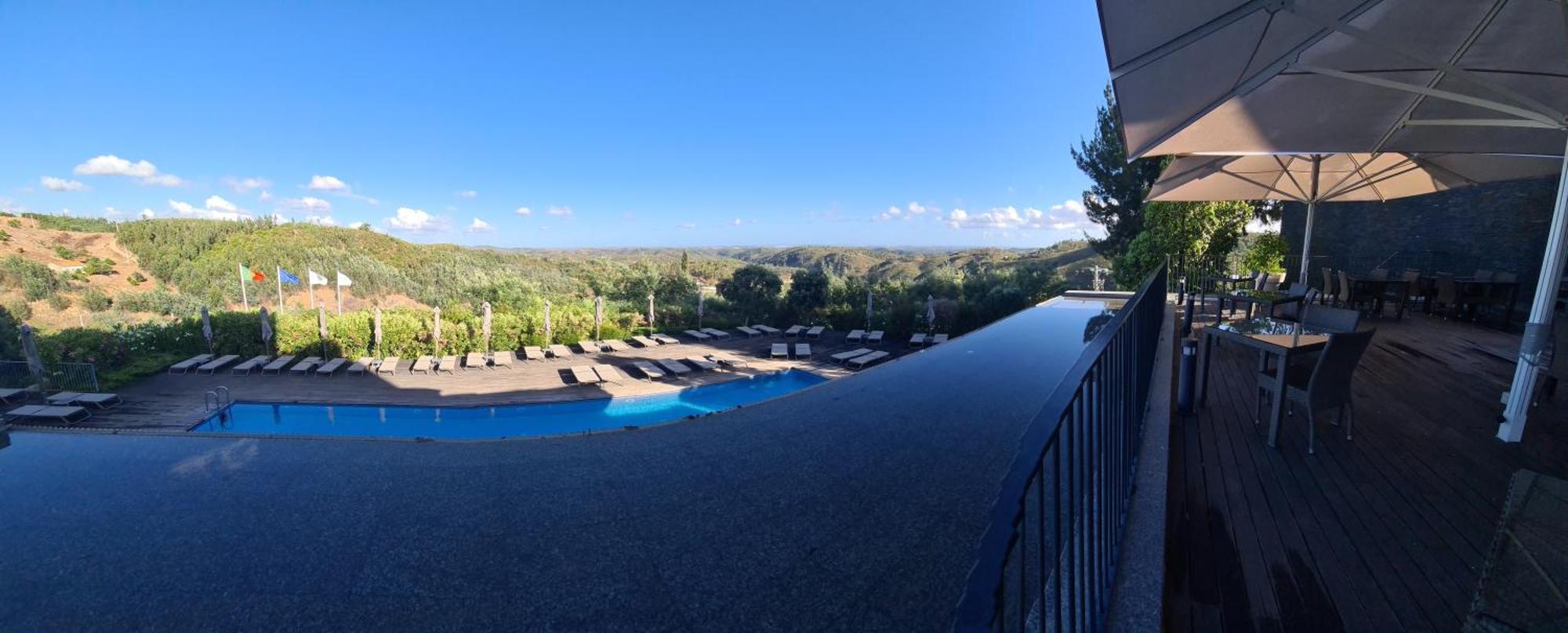 Monchique Resort & Spa エクステリア 写真 Infinity pool at the hotel