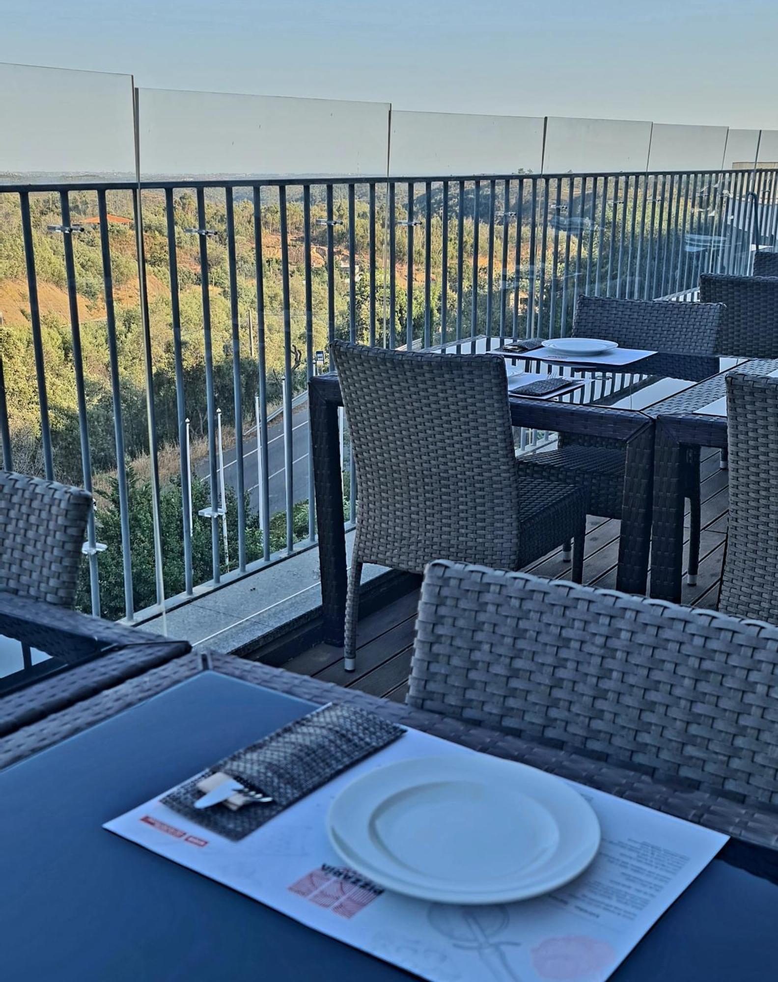 Monchique Resort & Spa エクステリア 写真 The restaurant at the top of the tower