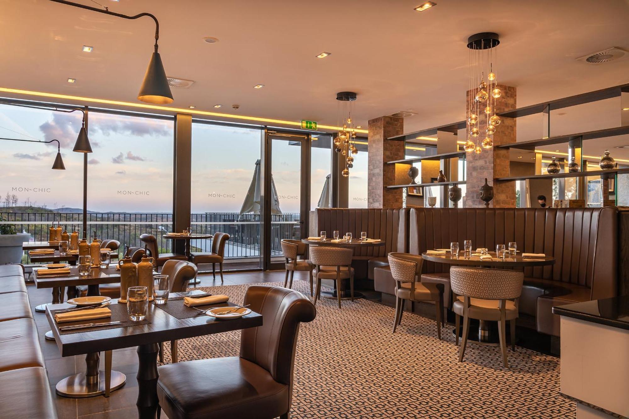 Monchique Resort & Spa エクステリア 写真 The restaurant at the top of the hotel